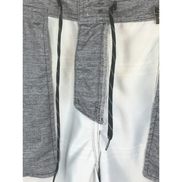 O'Neil Gray Cream Striped Board Shorts Men's Size 36 - Picture 8 of 16